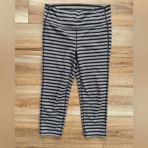 Athleta Chaturanga Black and Grey Striped Capri Leggings Size:L